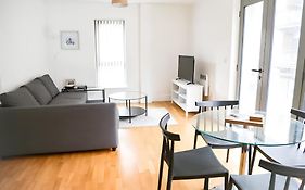 Serviced Apartment In Liverpool City Centre - Free Parking - Balcony - By Happy Days